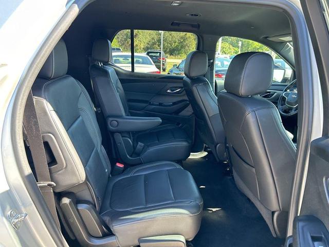 Photo of 2022 Silver Ice Metallic Chevrolet Traverse