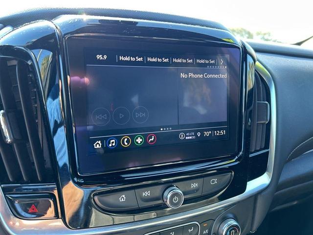 Photo of 2022 Silver Ice Metallic Chevrolet Traverse