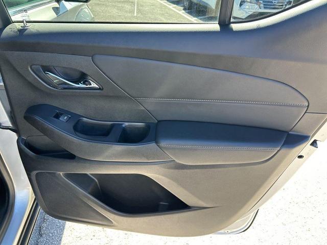Photo of 2022 Silver Ice Metallic Chevrolet Traverse