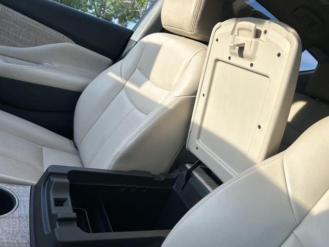 Photo of 2023 Pearl White Tri-Coat Nissan Murano