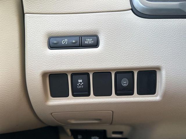 Photo of 2023 Pearl White Tri-Coat Nissan Murano