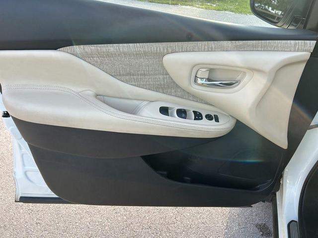 Photo of 2023 Pearl White Tri-Coat Nissan Murano