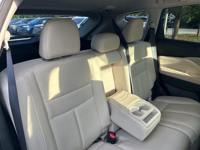 Photo of 2023 Pearl White Tri-Coat Nissan Murano