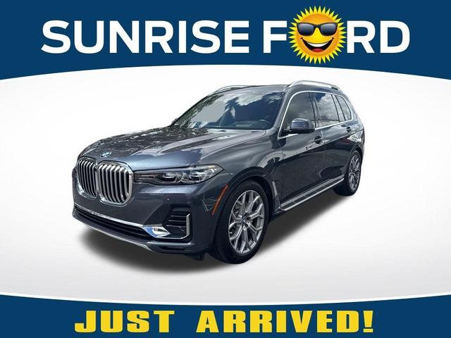 Photo of 2022 Arctic Gray Metallic BMW X7