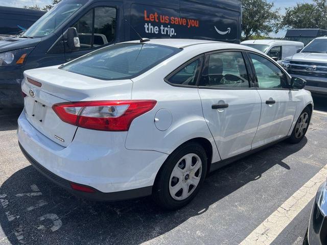 Photo of 2014 Oxford White Ford Focus