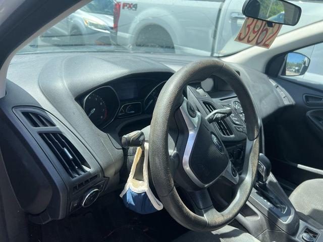 Photo of 2014 Oxford White Ford Focus