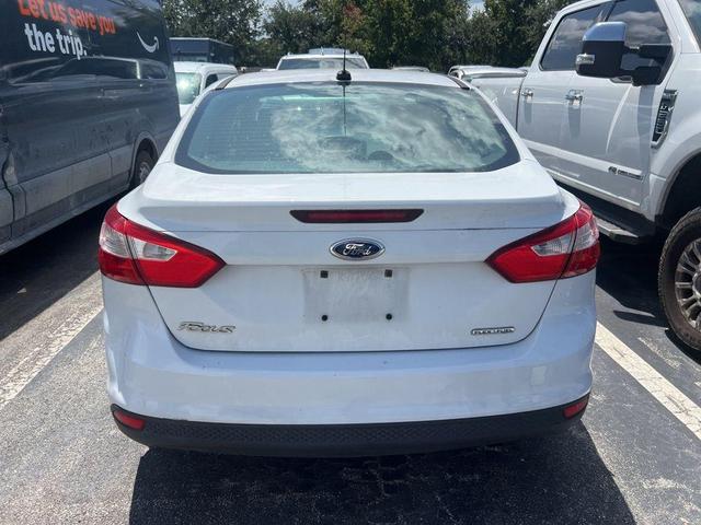 Photo of 2014 Oxford White Ford Focus