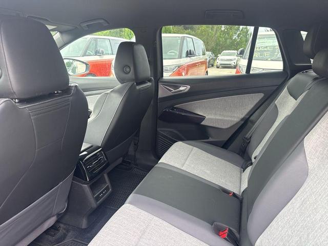Photo of 2025 Pure Gray Volkswagen ID.4