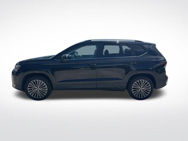 Photo of 2025 Deep Black Pearl Effect Volkswagen Taos