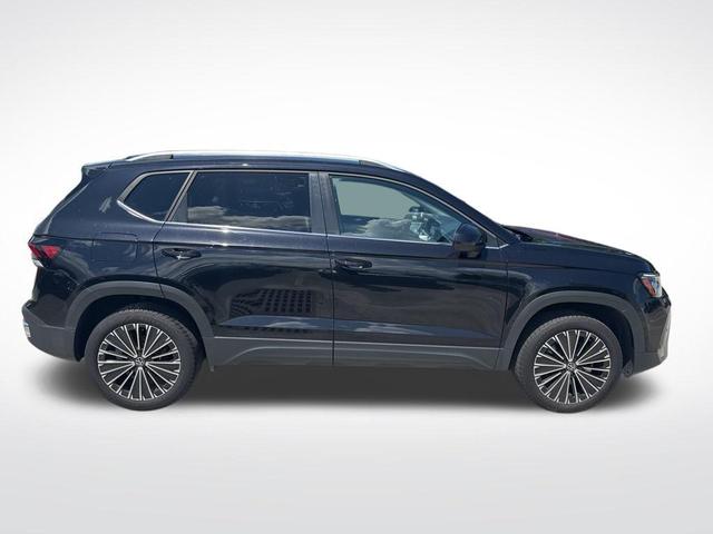 Photo of 2025 Deep Black Pearl Effect Volkswagen Taos