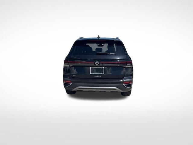 Photo of 2025 Deep Black Pearl Effect Volkswagen Taos