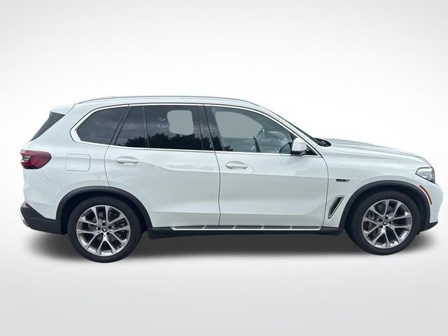 Photo of 2023 White BMW X5 PHEV