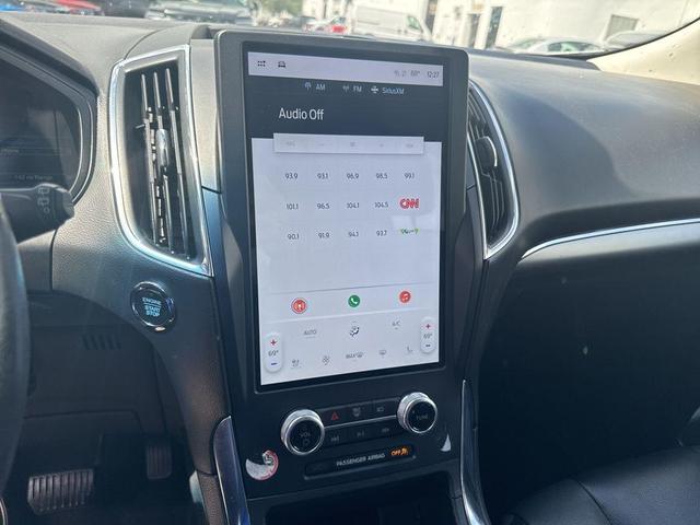 Photo of 2022 Silver Metallic Ford Edge