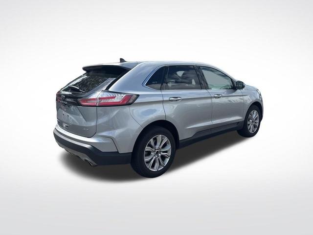 Photo of 2022 Silver Metallic Ford Edge