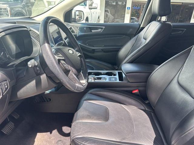 Photo of 2022 Silver Metallic Ford Edge