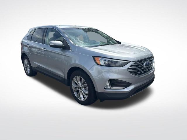 Photo of 2022 Silver Metallic Ford Edge