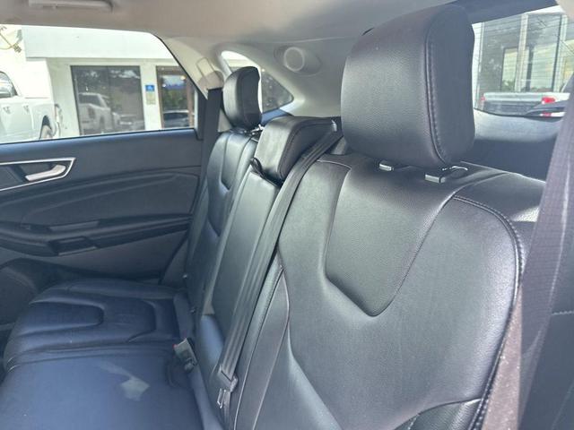 Photo of 2022 Silver Metallic Ford Edge