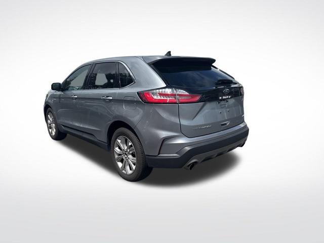 Photo of 2022 Silver Metallic Ford Edge