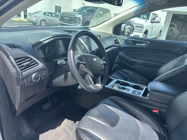 Photo of 2022 Silver Metallic Ford Edge