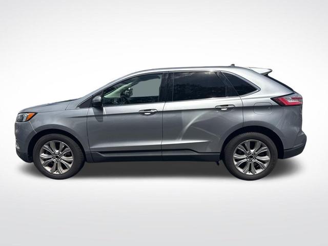 Photo of 2022 Silver Metallic Ford Edge