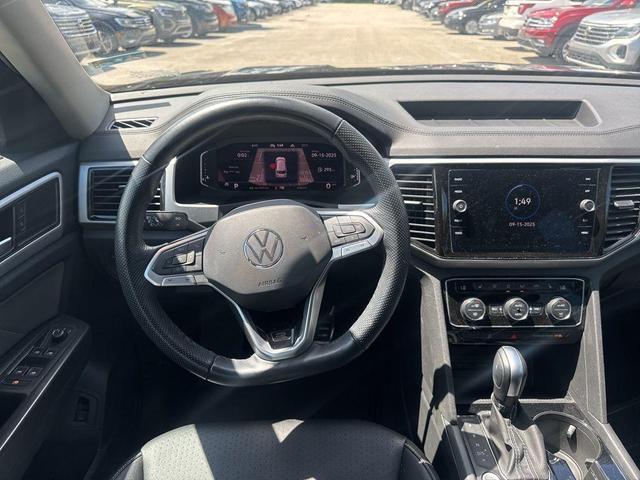 Photo of 2023 Deep Black Pearl Effect Volkswagen Atlas