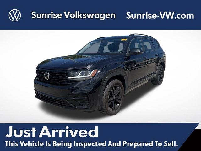 Photo of 2023 Deep Black Pearl Effect Volkswagen Atlas