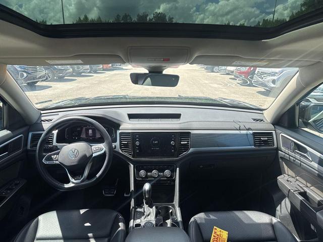 Photo of 2023 Deep Black Pearl Effect Volkswagen Atlas