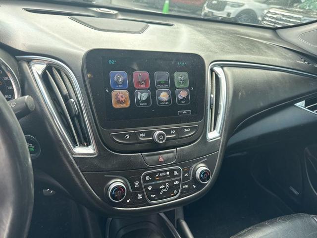 Photo of 2017 Iridescent Pearl Tricoat Chevrolet Malibu Hybrid
