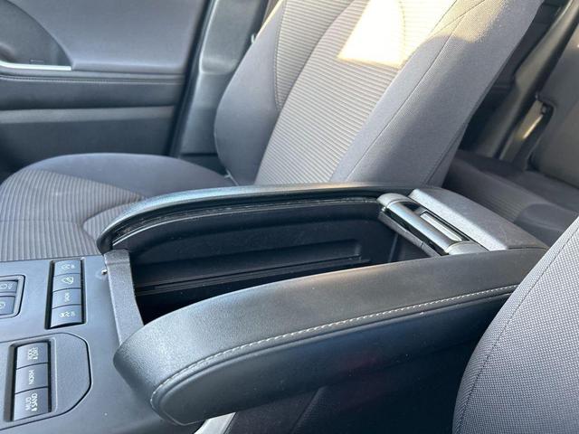 Photo of 2022 Gray Toyota Highlander