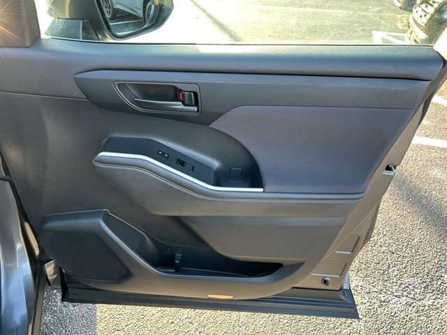 Photo of 2022 Gray Toyota Highlander