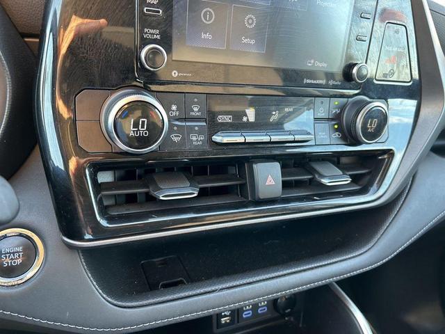 Photo of 2022 Gray Toyota Highlander