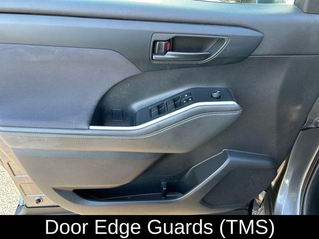 Photo of 2022 Gray Toyota Highlander