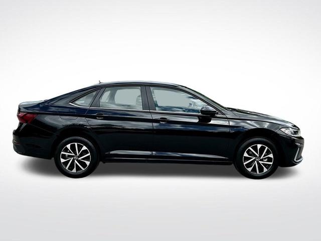 Photo of 2025 Deep Black Pearl Effect Volkswagen Jetta