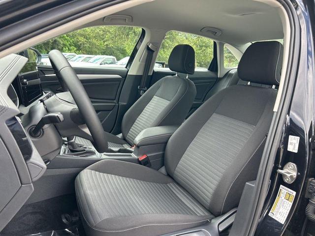 Photo of 2025 Deep Black Pearl Effect Volkswagen Jetta