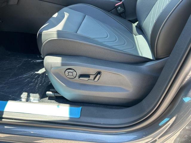 Photo of 2025 Platinum Gray Metallic Volkswagen Tiguan