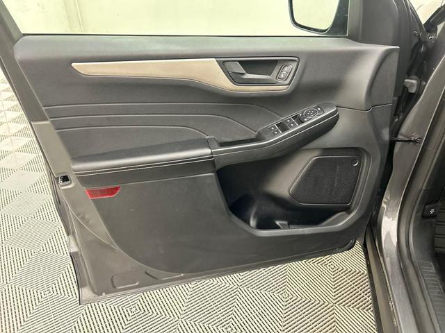 Photo of 2022 Carbonized Gray Metallic Ford Escape