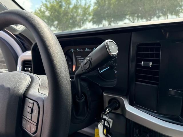Photo of 2025 Oxford White Ford F-350