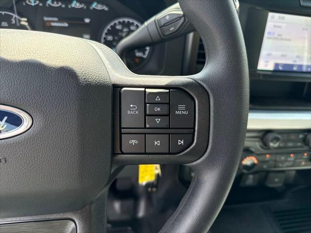 Photo of 2025 Oxford White Ford F-350