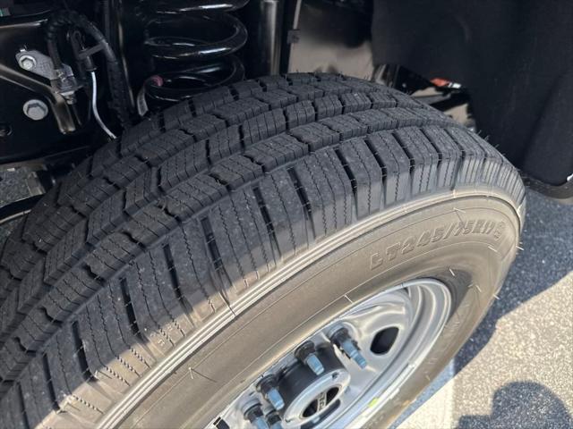 Photo of 2025 Oxford White Ford F-350