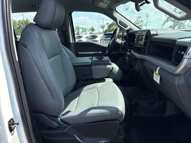 Photo of 2025 Oxford White Ford F-350