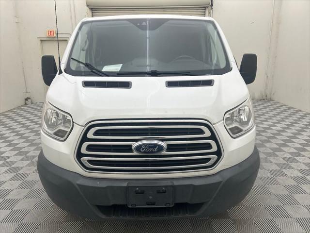 Photo of 2018 Oxford White Ford Transit-350