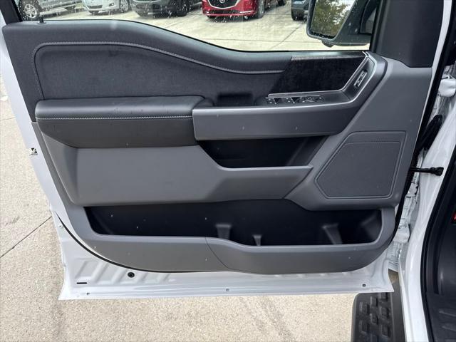Photo of 2025 Oxford White Ford F-150 Lightning