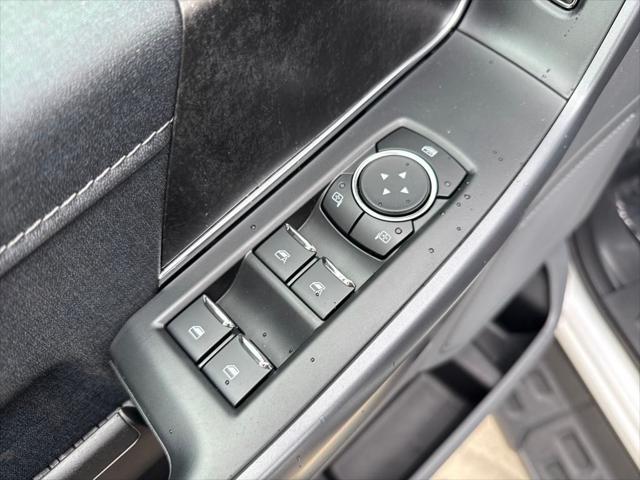 Photo of 2025 Oxford White Ford F-150 Lightning