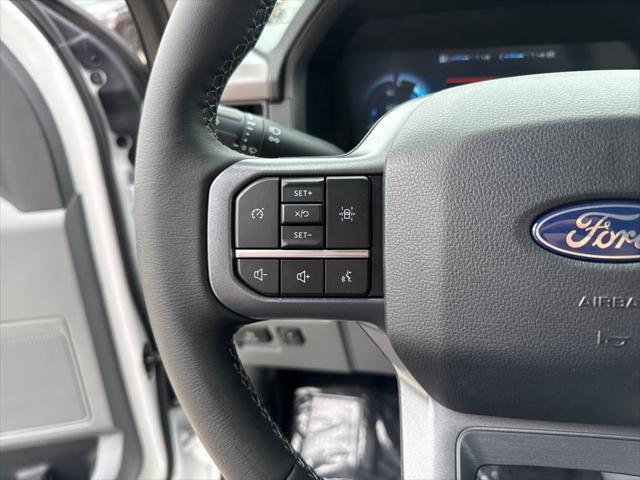 Photo of 2025 Oxford White Ford F-150 Lightning