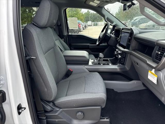 Photo of 2025 Oxford White Ford F-150 Lightning