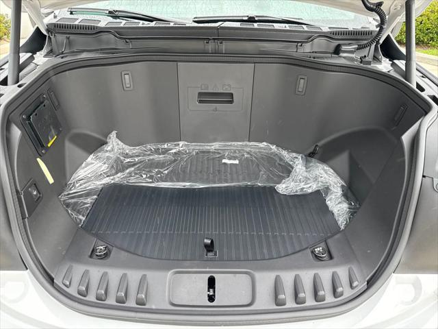 Photo of 2025 Oxford White Ford F-150 Lightning