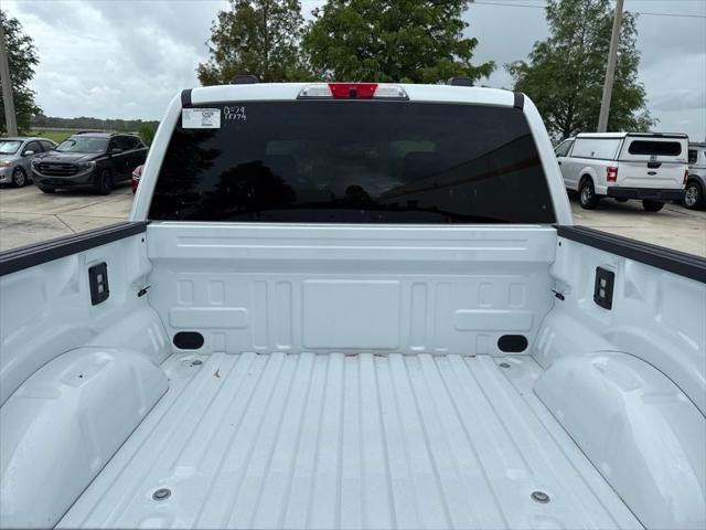Photo of 2025 Oxford White Ford F-150 Lightning
