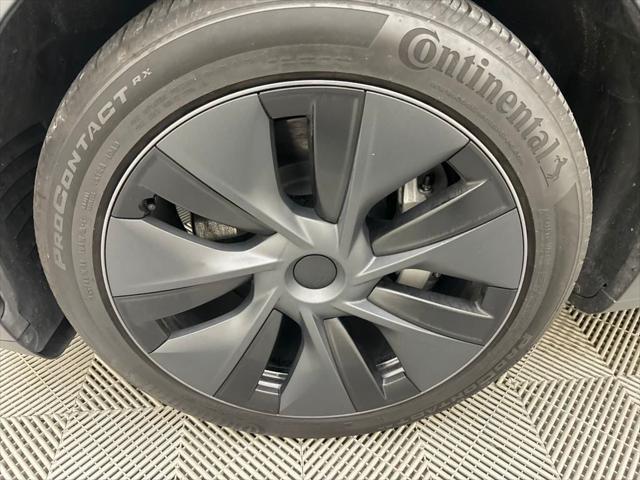 Photo of 2025 White Tesla Model Y