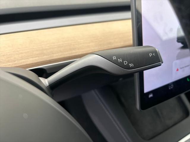 Photo of 2025 White Tesla Model Y