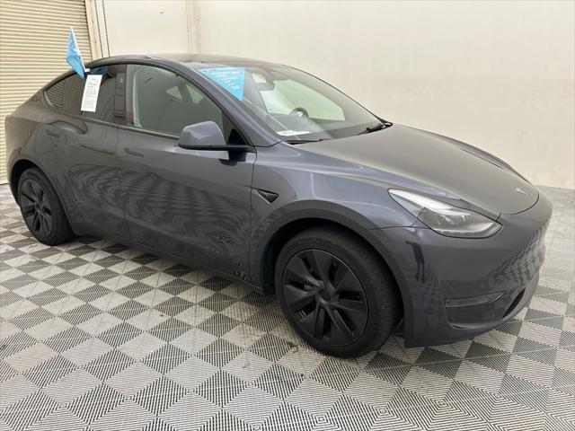 Photo of 2025 White Tesla Model Y